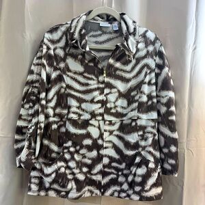 Chico’s Size 2 brown animal print zip front jacket w/3/4 sleeves. EUC. Zenergy